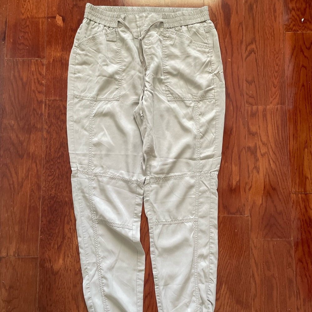 Banana Republic Beige Elastic-Waist Casual Shorts